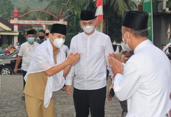 Bupati Trenggalek, Mochamad Nur Arifin saat safari Ramadhan di Masjid Nurul Huda, Desa Gayam, Kecamatan Panggul