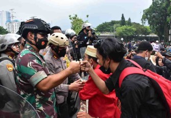 Pangdam Jaya dan Kapolda Jaya Metro Turun ke Lapangan Pantau  Demonstran