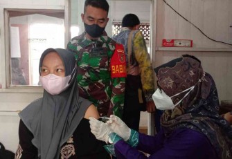 Babinsa Jajaran Kodim 1001/HSU-BLG Monitoring Vaksinasi