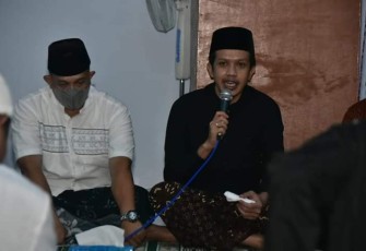 Wakil Bupati Trenggalek, Syah Muhammad Natanegara, saat mengunjungi Masjid Baitusholah