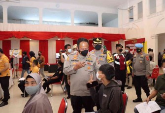 Kapolda Jabar Tinjau Vaksinasi dan Apresiasi Masyarakat di Kota Sukabumi