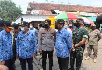 Dandim Dampingi Bupati Tulungagung Kunjungi Pasar