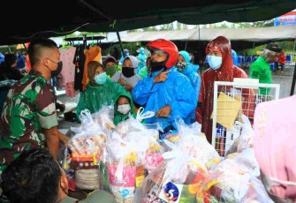 Lanud Abdulrachman Saleh Gelar Pasar Murah  