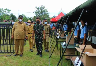 Masyarakat Serbu Pasar Murah Sembako 