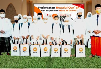 Partai Keadilan Sejahtera (PKS) bakti sosial menyantuni anak yatim