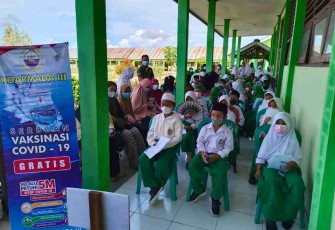 Vaksinasi Covid-19 Madrasah Ibtidaiyah Negeri Kab Sorong. Kamis (21/4/22)