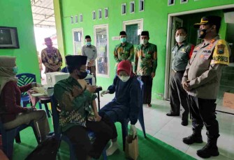 Kapolres tinjau pelaksanaan vaksinasi booster di PCNU Kota Blitar. Kamis (21/4/22) 