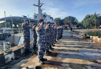 Jajar hormat jajaran Satlinlamil 3 Makassar sambut KRI Teluk Bintuni-520. Jum'at (22/4/22)