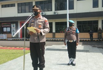 Kapolres Bitung, saat membacakan amanat Kapolri, pada apel gelar pasukan operasi ketupat samrat 2022, Jumat (22/4/2022)