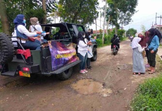 Mobil PJD Antar Istri Tentara Bagi Takjil. Selasa (19/4/2022)