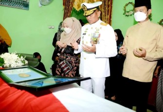 Brigjen TNI (Mar) Suherlan pimpin upacara pemakaman militer Praka Anumerta (Mar) Dwi Miftahul Achyar