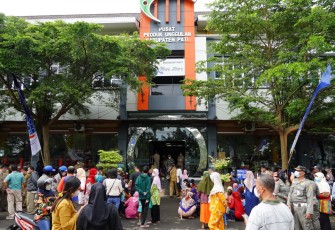 Suasana pasar Pragola Pati ketika dilaksanakan kegiatan pasar murah 