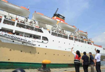 Lepas keberangkatan pemudik gratis dengan kapal KM Dobonsolo dari pelabuhan Tanjung Priok. Selasa (26/4/2022)