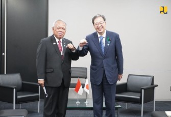 Menteri PUPR bersama Menteri Pertanahan, Infrastruktur, Tranportasi dan Pariwisata Jepang. Sabtu (23/4/2022)