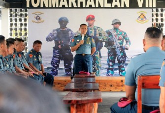 Danyonmarhanlan VIII Bitung, saat memberikan arahan, Kamis (28/4/2022)