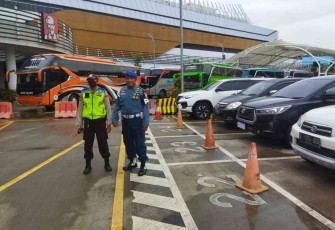 Personel Lanal Banten terjun dalam pengamanan arus mudik. Selasa (26/4/2022)
