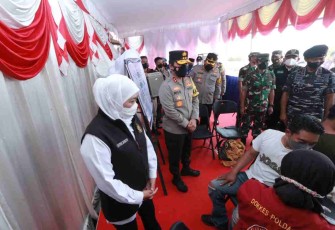 Gubernur Jatim didampingi Kapolda saat cek pos pam res area 575 A Ngawi. Jum'at (29/4/2022)