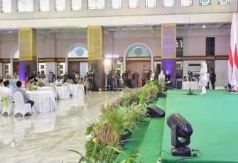 Gubernur Jatim saat memberikan sambutan peringatan hari buruh. Minggu (01/05/2022)