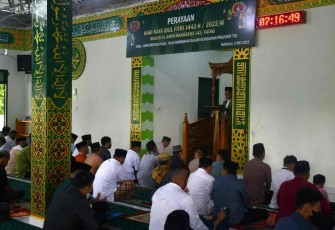 Korem 142/Tatag melaksanakan salat id di masjid Al Amin. Senin (02/05/2022)