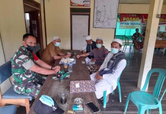 Sinergi Babinsa Halong bersama aparat desa Hauwai. Jum'at (06/05/2022)