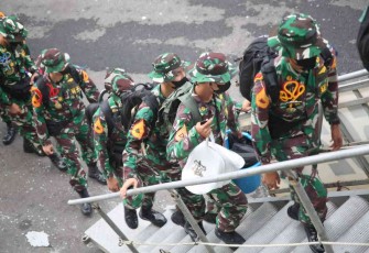 KRI Banjarmasin 592 berangkatkan taruna AAL Latsitarda Nusantara XLII menuju Semarang. Minggu (08/05/2022)