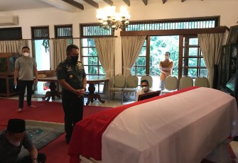 Kasad melayat ke rumah duka di jalan Karangasem Kuningan Jakarta. Rabu (11/05/2022)