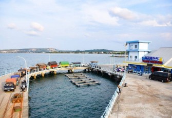Pelabuhan penyeberangan Paciran Lamongan 