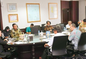 Gubernur Kepri, H.Ansara Ahmad, saat rapat pembahasan gurindam 12, Kamis (12/5/2022)