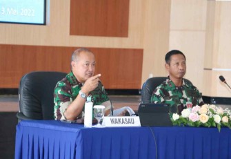 Wakasau saat memberikan arahan di Mako Koharmatau Bandung. Jum'at (13/05/2022)
