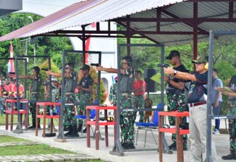 Keseruan lomba tembak pistol meriahkan HUT ke 4 Pasmar 3 di Sorong. Sabtu (14/05/2022)