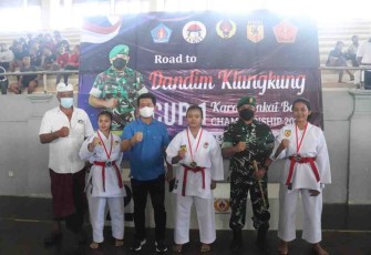 Dandim bersama juara kejuaraan karate INKAI. Minggu (15/05/2022)