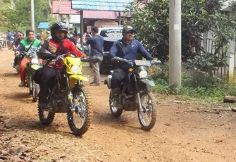 Gunakan Trail Dandim (kaos biru) survey lokasi karya bakti. Minggu (15/05/2022)