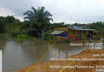 Warga di desa Babussalam Kecamatan Mandau terdampak bencana banjir. Minggu (15/05/2022)