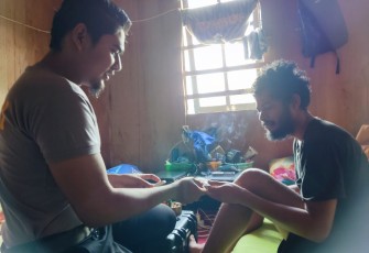 Sambangi rumah warga berikan pengobatan gratis. Senin (16/06/2022)