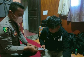 Pengecekan rutin kesehatan personil Satgas Damai Cartenz di pos Rujab Bupati Distrik Oksibil. Senin (16/05/2022) 