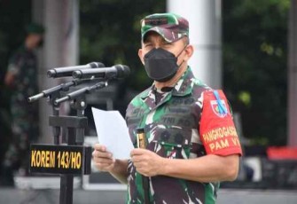 Pangdam Hasanuddin saat memberikan arahan dalam gelar pasukan pengamanan Wakil Presiden RI. Rabu (18/05/2022)