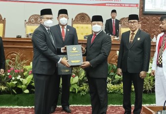 Penyerahan Opini WTP dari BPK RI kepada Gubernur Bengkulu, Kamis (19/5/2022)
