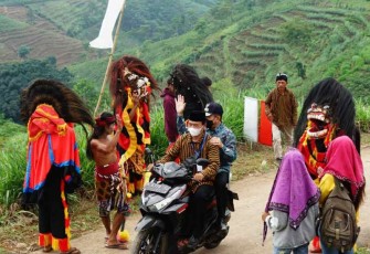 Dengan sepeda motor Bupati Pati resmikan desa wisata di Desa Gulangpongge