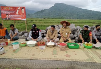 Warga Desa Banyubiru tetap melestarikan tradisi selamat