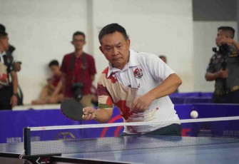Aksi Kasad saat turnamen tenis meja piala Danjen Kopassus 