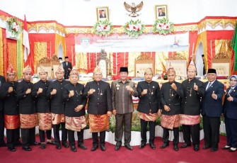 Foto bersama usai rapat paripurna peringatan hari jadi ke-19 Kabupaten Seluma, Senin (23/5/2022).
