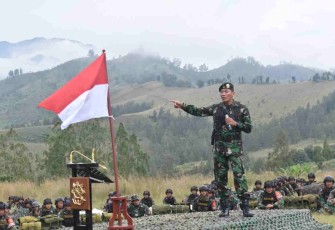 Kasdivif 2 Kostrad saat memberikan pengarahan Satgas Yonif Raider 514/Sabaddha Yudha 