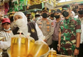 Gubernur Jatim cek harga migor curah di Pasar Soponyono Rungkut