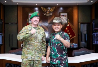 Kasad bersama Panglima Divisi I Angkatan Darat Australia di Mabesad