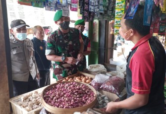 Blusukan ke pasar Kendal cek harga mugor