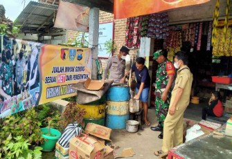 Cek langsung harga migor curah di pasar tradisional 