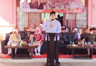 Plt Bupati Bintan, Roby Kurniawan, saat memberikan sambutan di hadapan para lansia, Minggu (29/5/2022).