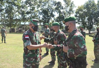 Kasdam XII/Tpr sambut kembalinya Yonif 643/Wns dari penugasan Satgas Pam Perbatasan  RI-Malaysia 