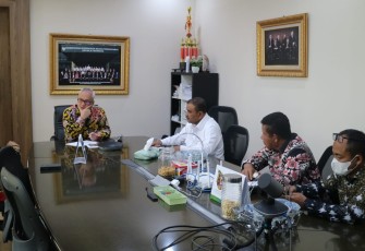 Gubernur Kepri, H.Ansar Ahmad, saat menemui Menhub RI.