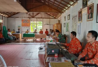 Rapat mediasi pernyataan keberatan atas proses kecurangan pendaftaran Calon Kades oleh Panitia Pilkades Putat Durei, Jumat (3/6/2022).
